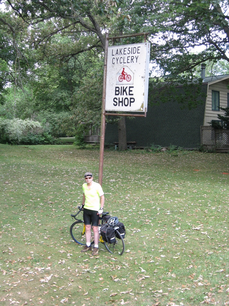 pics/25_lakeside_cyclery.jpg